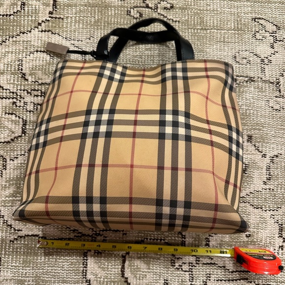 Burberry Nova Check Tote Bag in Coated Canvas - Picture 4 of 12
